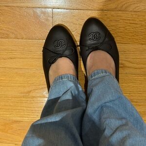 Classic Black Leather Flats(read description)